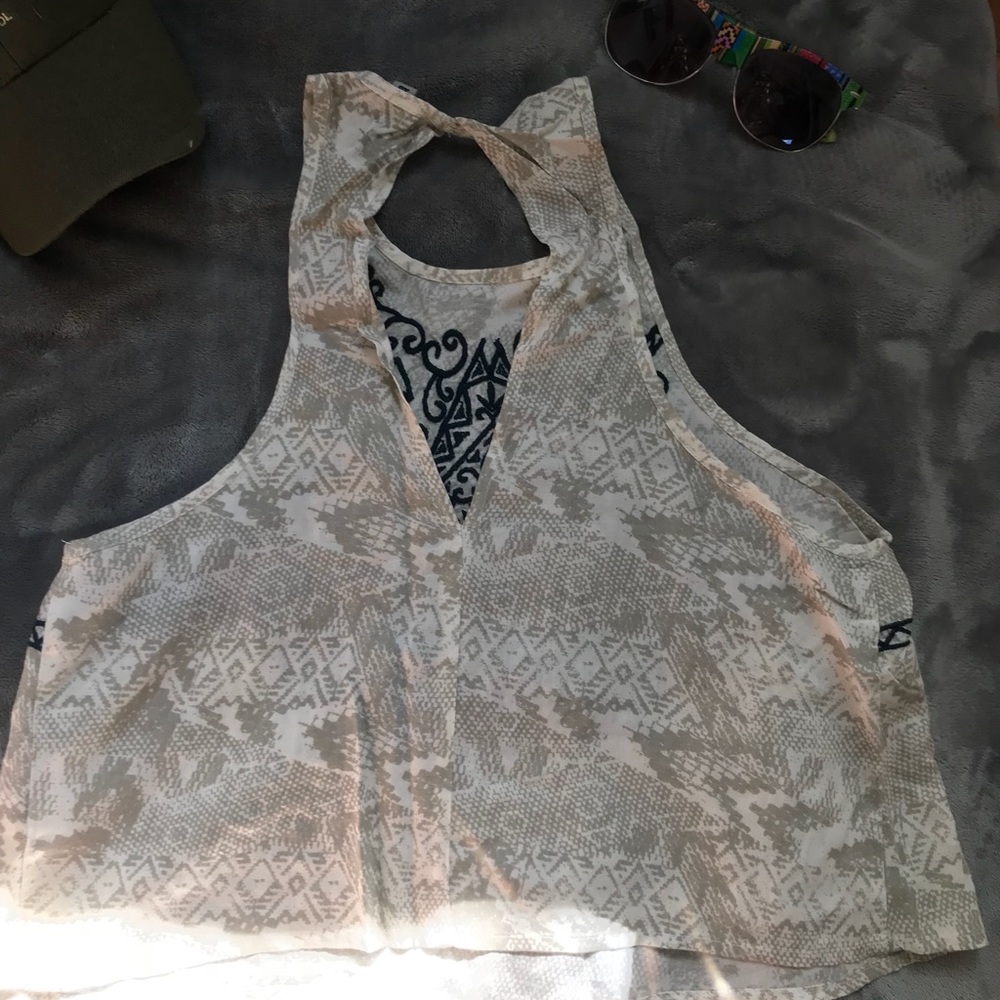 ⭐️Urban Outfitters Crop Top⭐️ - Picture 3 of 7